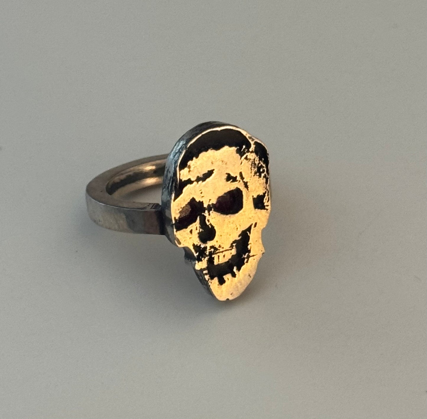 Skull ring - 4.5 - ruby